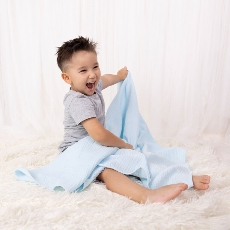 4-Layer_Muslin-Blanket_Blue_04