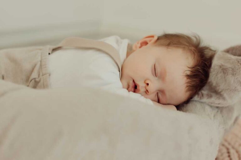 Newborn-Sleep-Pattern-Tips-for-Establishing-Healthy-Sleep-Habits-Kiki-Sebby
