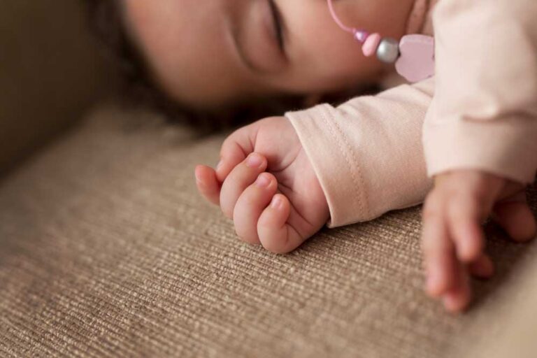 The-Art-of-Baby-Bedtime-Fashion-Tips-for-Dressing-Your-Newborn-for-Sleep-Kiki-Sebby