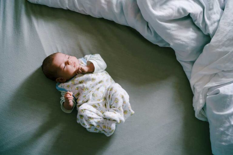 Transitioning-Your-Infant-from-a-Moses-Basket-to-an-Infant-Bed-Kiki-Sebby
